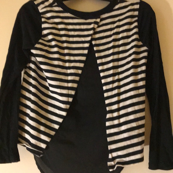 Buttoned Black and white striped top - Picture 2 of 2